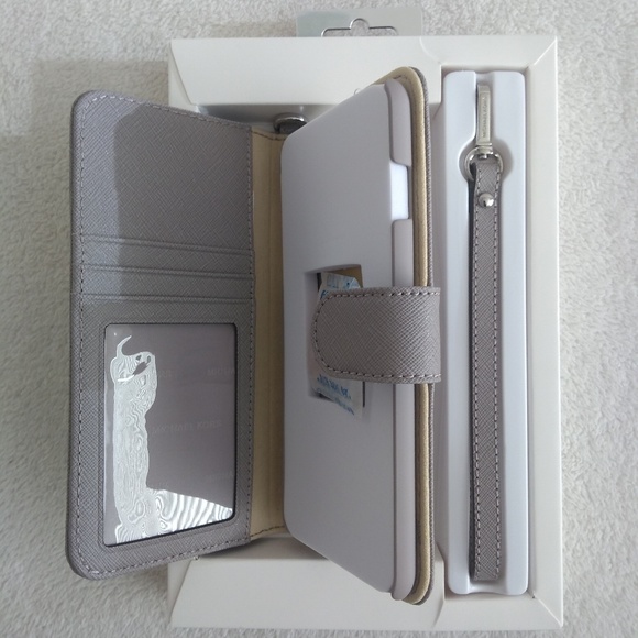 Michael Kors Saffiano Leather Folio Case&Strap - Picture 3 of 6